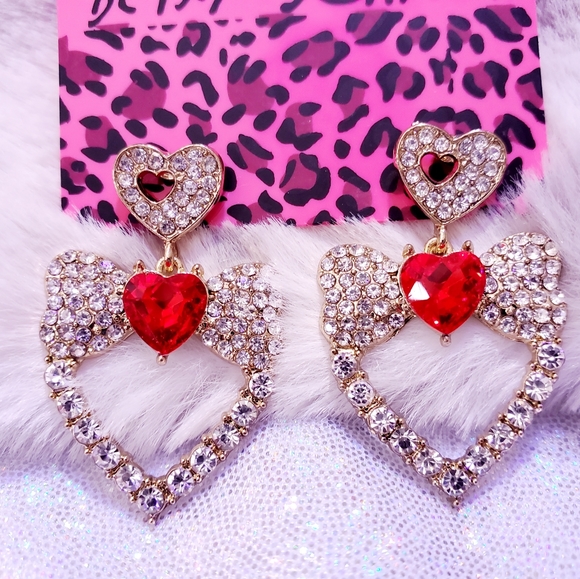 Gold ruby red and white crystal heart drop earring - Picture 2 of 11